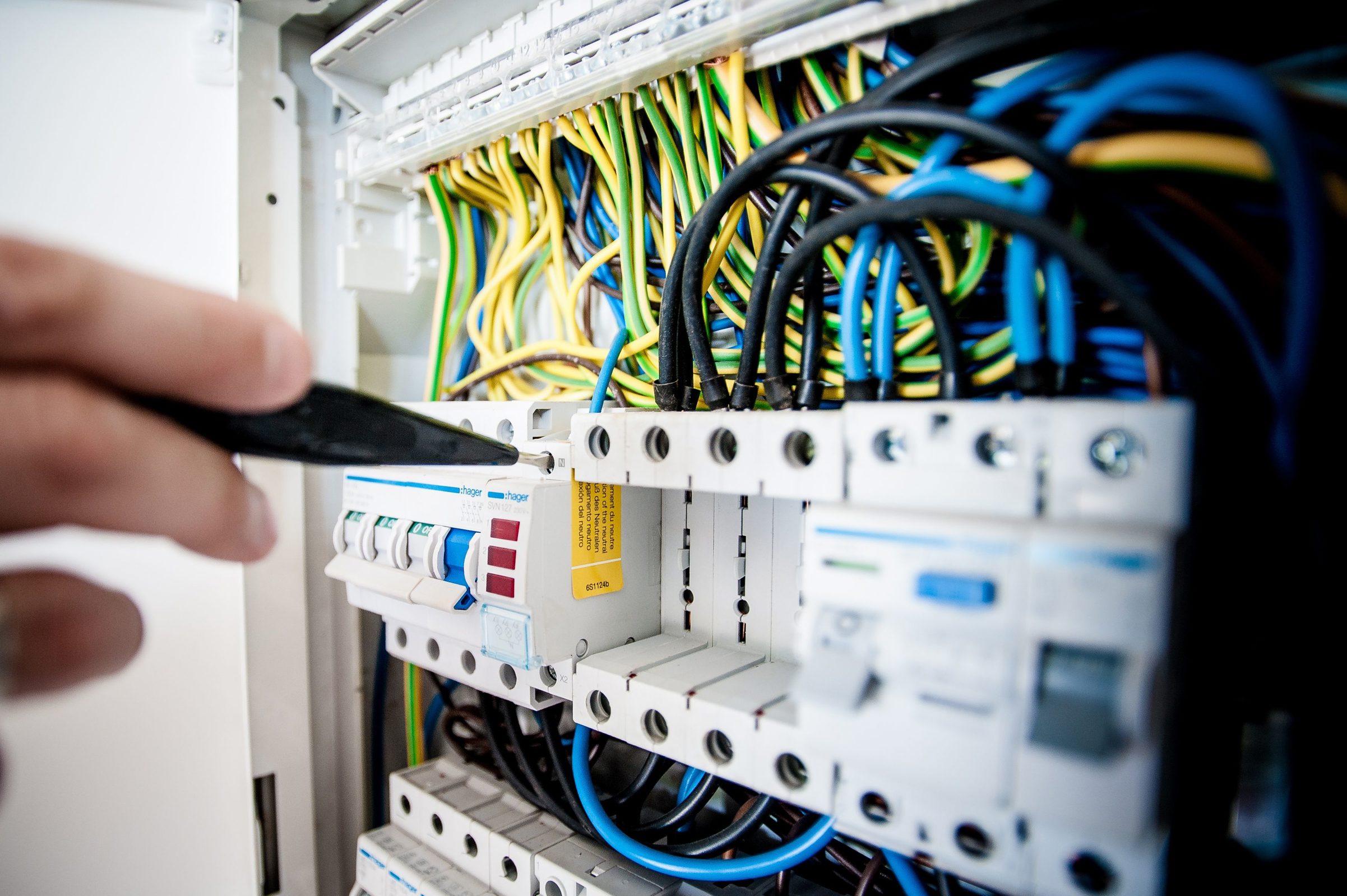 Single-Phase vs Three-Phase Power for Homes: When It Actually Matters